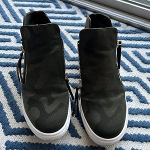Platform sneakers